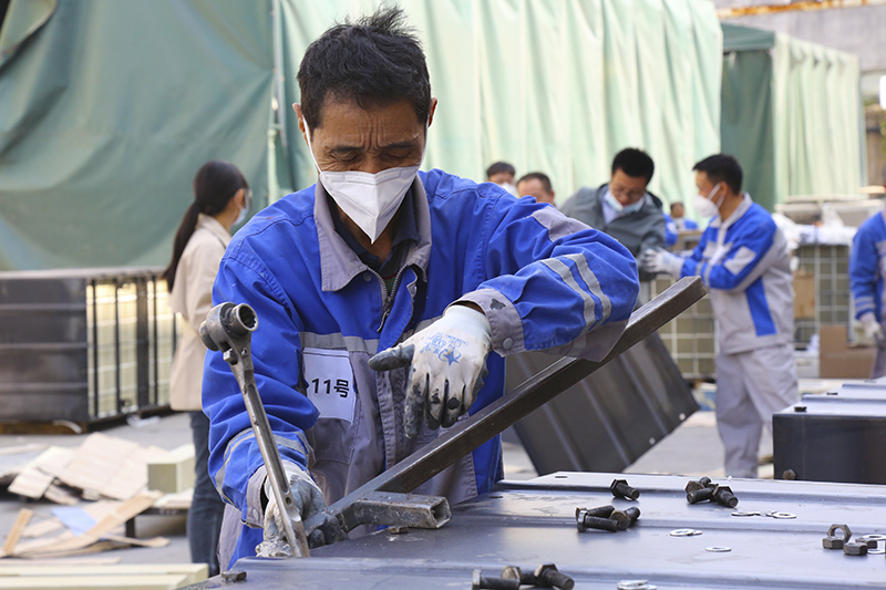 2021年新站高新區(qū)第五屆勞動(dòng)和技能競(jìng)賽暨元琛科技“催化劑組裝技能競(jìng)賽”火熱開(kāi)賽 2021年新站高新區(qū)第五屆勞動(dòng)和技能競(jìng)賽暨元琛科技“催化劑組裝技能競(jìng)賽”火熱開(kāi)賽