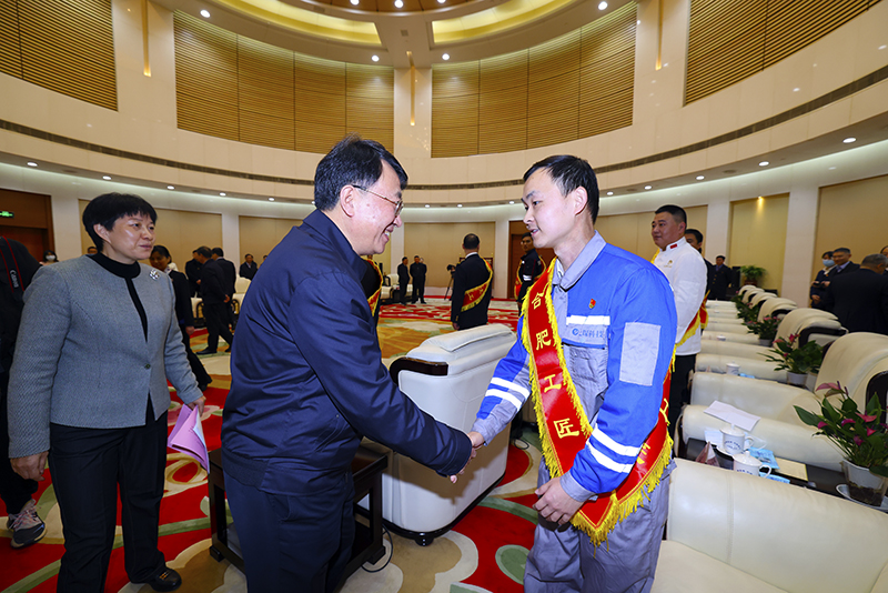 以匠心致初心,周冠辰榮獲“合肥工匠”稱號! 以匠心致初心,周冠辰榮獲“合肥工匠”稱號!